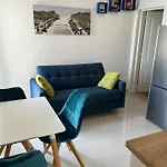 شقة Ella